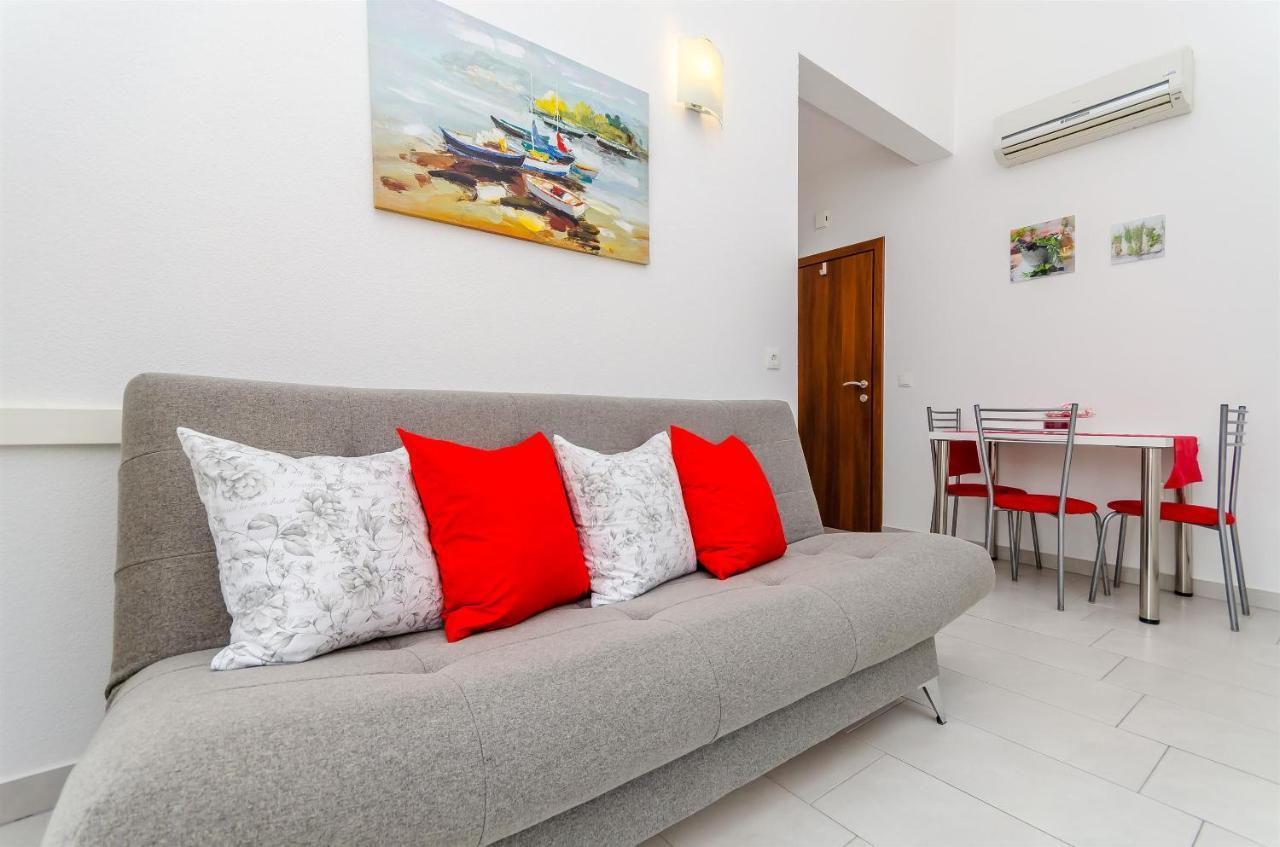 Apartments And Room Maestral Trogir Exterior photo