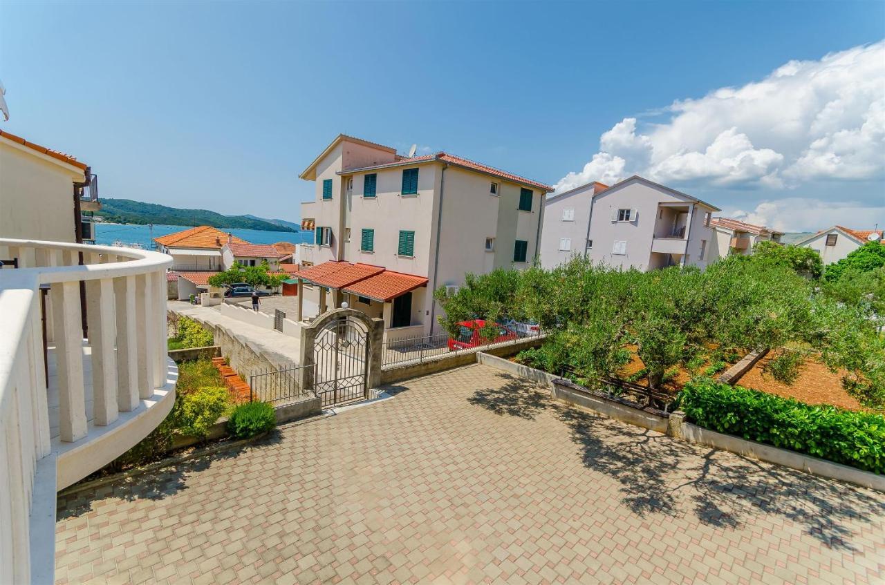 Apartments And Room Maestral Trogir Exterior photo
