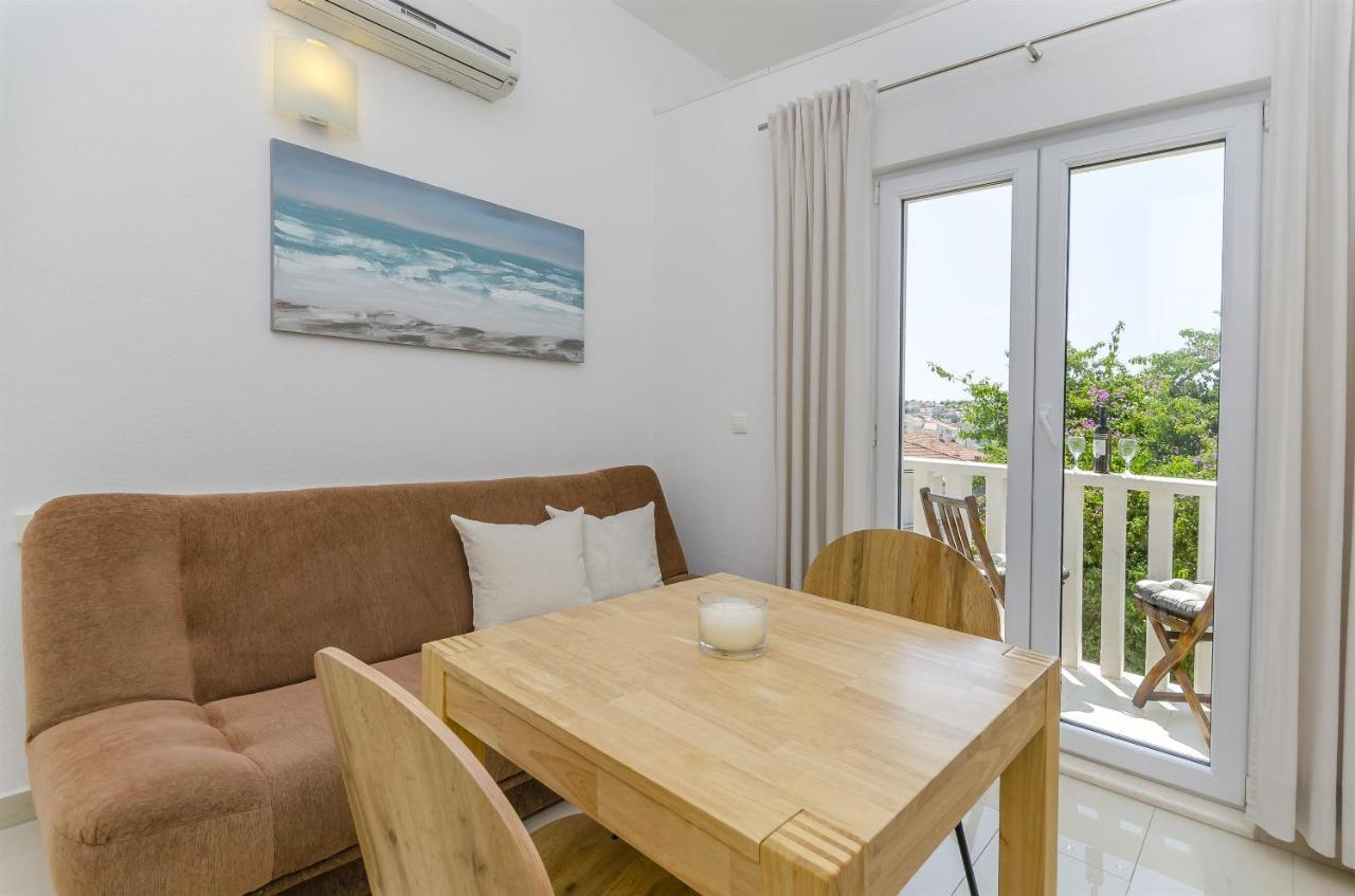 Apartments And Room Maestral Trogir Exterior photo