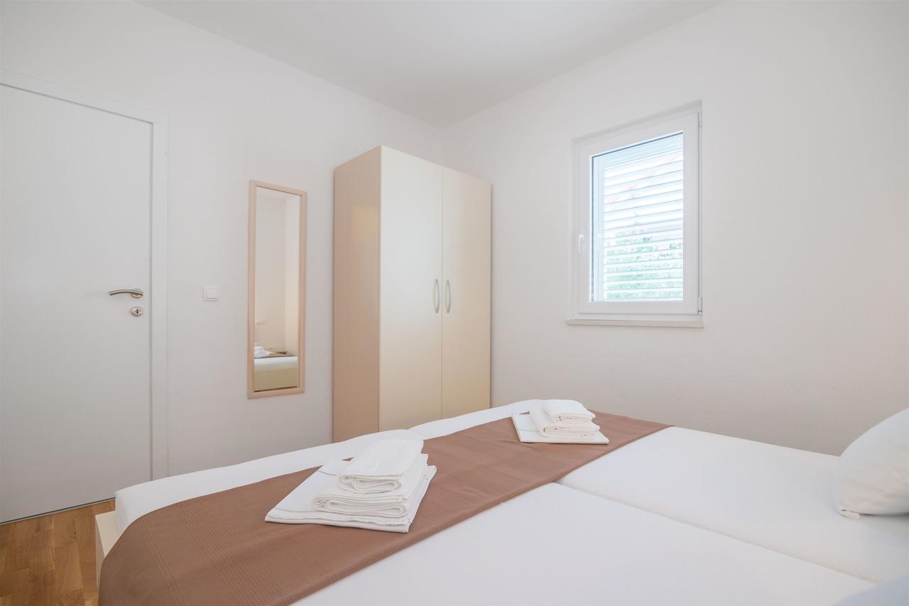 Apartments And Room Maestral Trogir Exterior photo